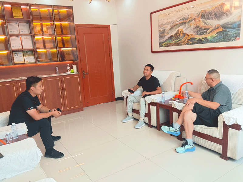 विदेशी मित्रों का हमारी कंपनी में आने और मशीनें ऑर्डर करने के लिए स्वागत है! विदेशी मित्रों का हमारी कंपनी में आने और मशीनें ऑर्डर करने के लिए स्वागत है!